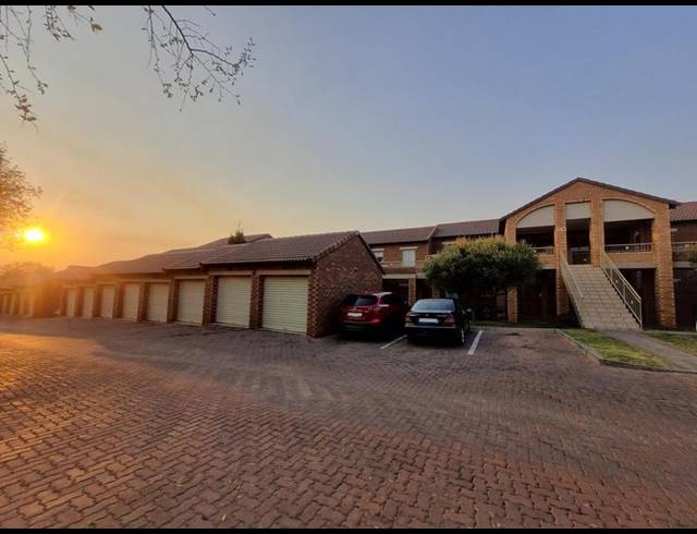 2 BEDROOM APARTMENT FOR SALE IN MOOIKLOOF RIDGE ESTATE